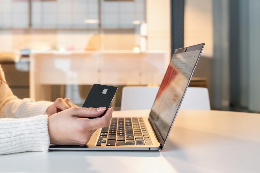 Navigating Modern Banking: Applying for Credit Cards Online with Nubank, C6 Bank, and Inter - Como solicitar cartão de crédito online