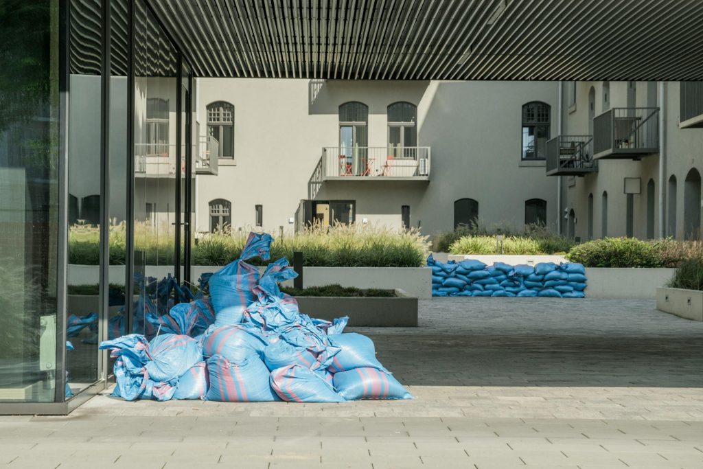 Navigating Loan Options in Poland: A Comprehensive Guide to Leading Banks Like Powszechna Kasa Oszczednosci and Santander Bank Polska - Como solicitar empréstimo na Polônia