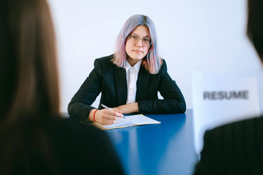 Navigating Global Markets: Job Application Insights from Industry Leaders such as Berkshire Hathaway and JPMorgan Chase - Como solicitar vagas de emprego
