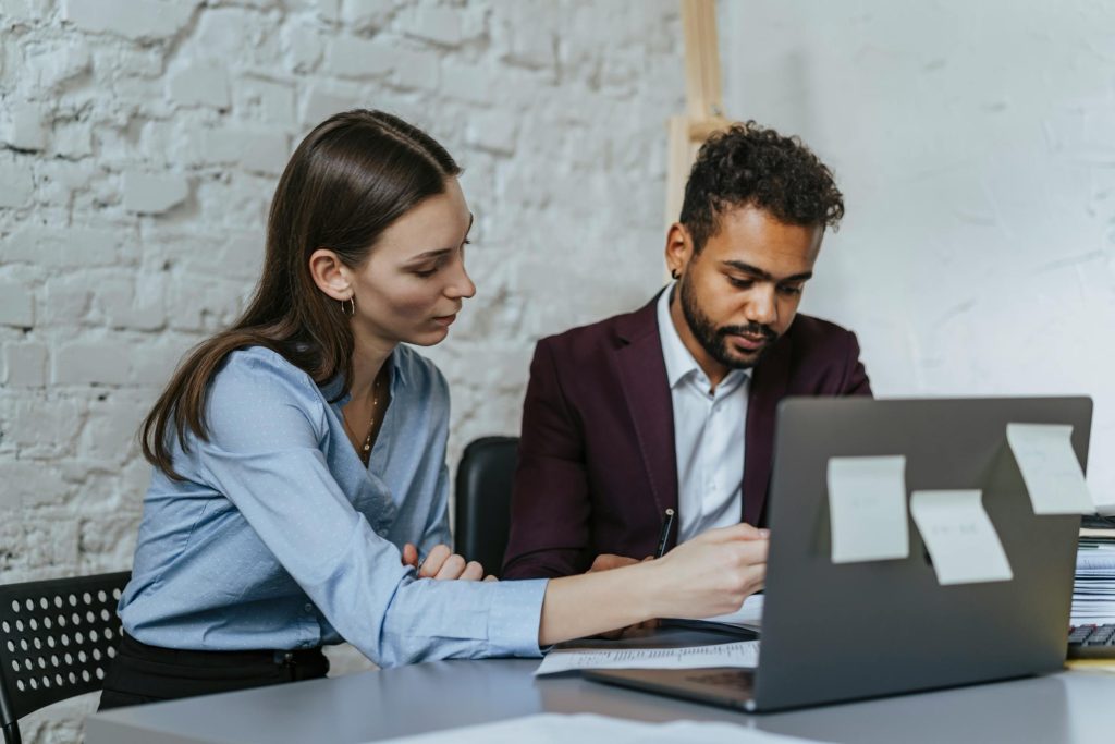 Mastering the Job Hunt: Strategies for Applying to Fortune 500 Companies including Visa, Walmart, and Nestlé - Como solicitar vagas de emprego