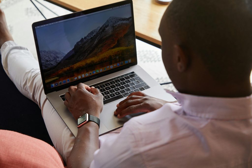 Unlocking Opportunities: How to Secure a Job at Tech Giants like Apple, Microsoft, and Amazon - Como solicitar vagas de emprego