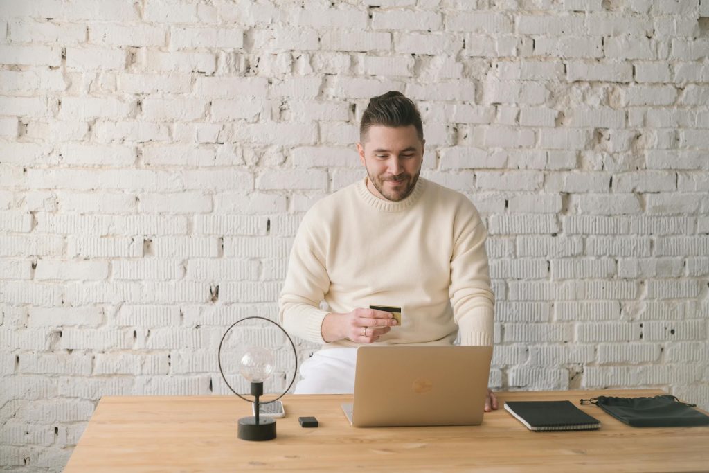 A Comprehensive Guide to Online Credit Card Applications: Insights from Adyen, Klarna, and Brex - Como solicitar cartão de crédito online