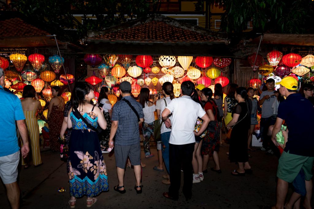 Exploring the Job Market: Opportunities with Leading Companies like Victoriabank, Moldcell, and Purcari Wineries - Melhores oportunidade de emprego na Moldávia