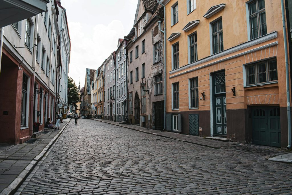From Tallinn to Tartu: Exploring Employment Trends and Opportunities Across Estonias Major Industries and Institutions - Melhores oportunidade de emprego na Estônia